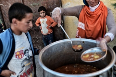 シリア難民向け食糧支援、資金不足で一部中断 WFP