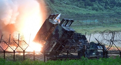 米韓が合同ミサイル発射訓練、北朝鮮のICBM発射実験受け