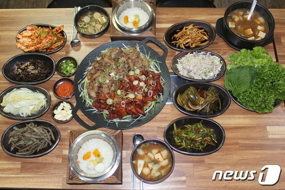 お化け定食(c)news1