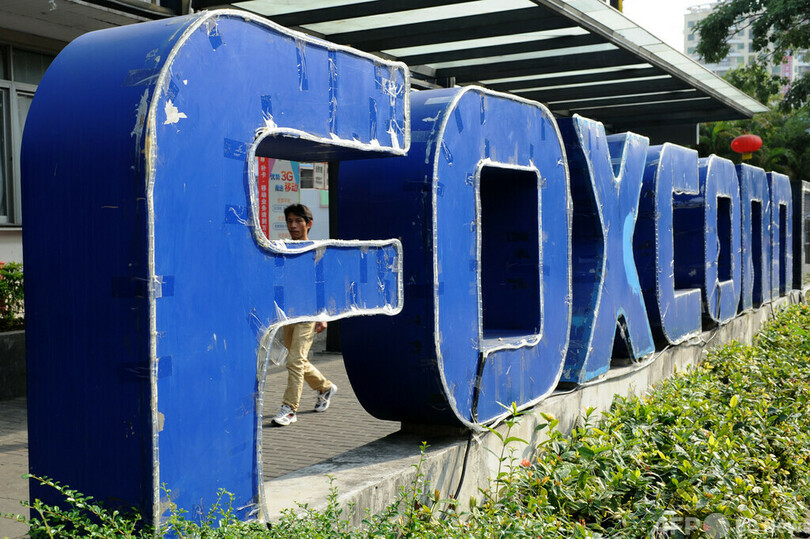 中国のiPhone工場でコロナ感染拡大、出社ボーナス4倍に