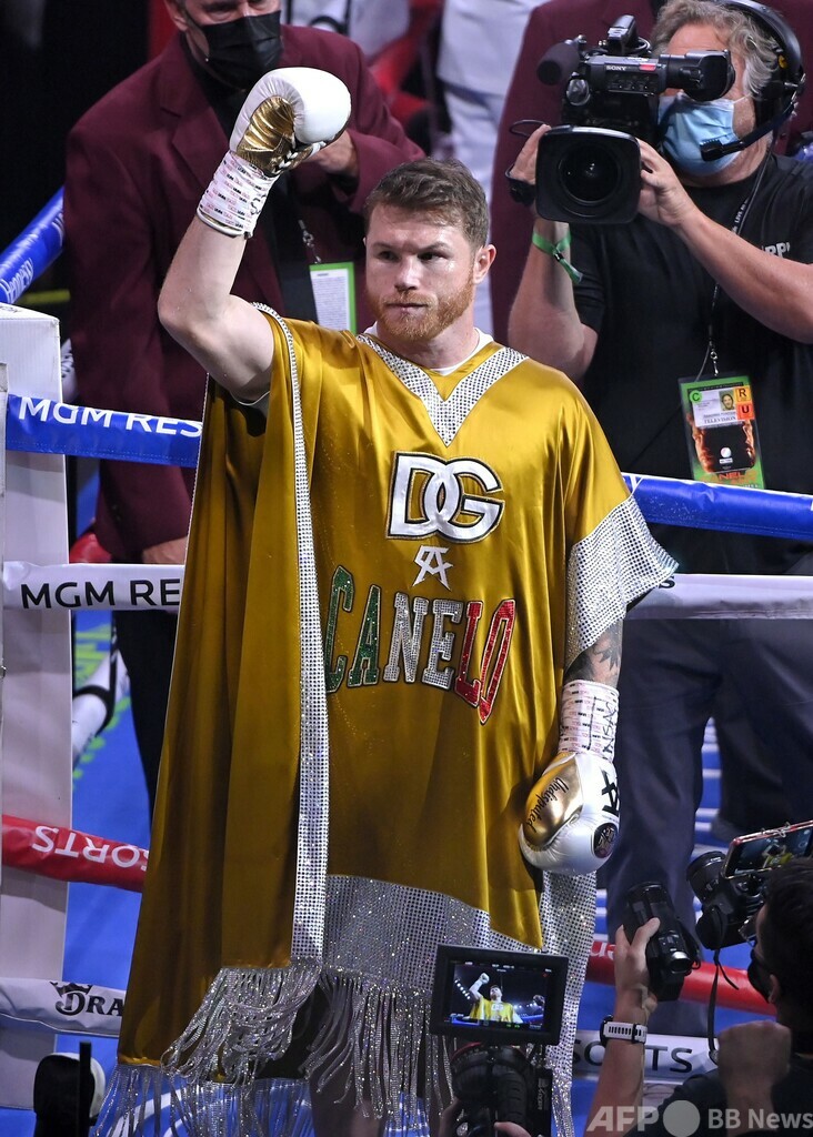 カネロがSミドル級初の4団体統一 プラントにTKO勝ち