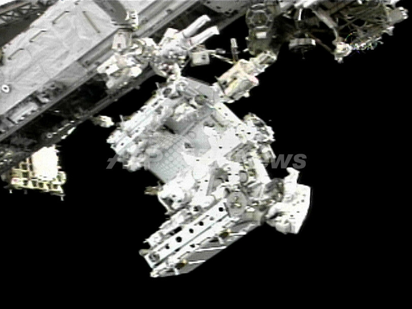 ロボットアームの「腕」、取り付け完了、国際宇宙ステーション