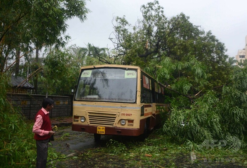 インド東部に大型サイクロン直撃、10人死亡 1万8000人が避難