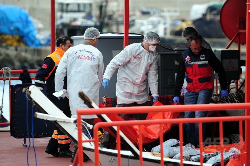 トルコ沖で密航船沈没 24人死亡、十数人不明