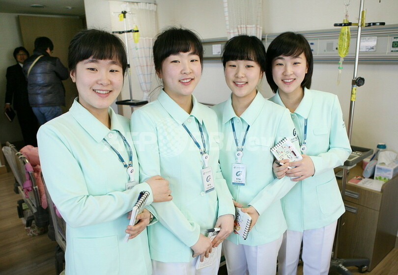 韓国の四つ子 生まれた病院でそろって看護師研修生に 写真3枚 国際ニュース Afpbb News