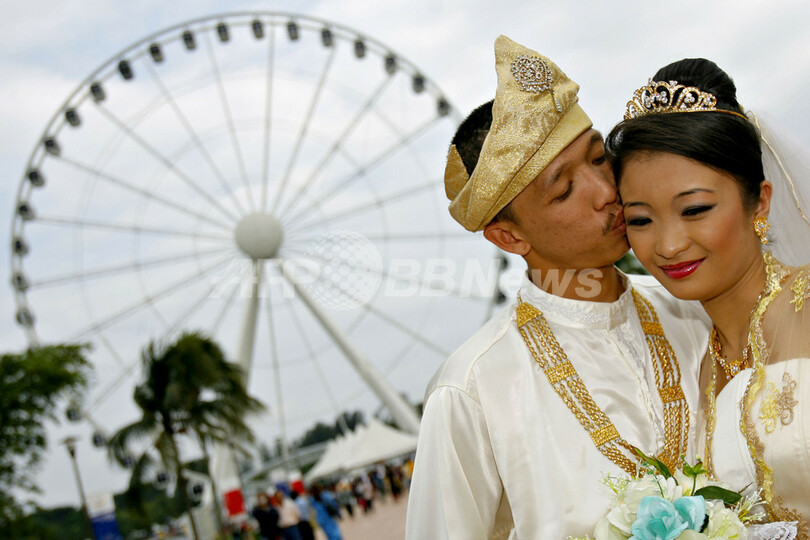 マレーシア観光年 大観覧車に乗る新婚カップル マレーシア 写真3枚 国際ニュース Afpbb News