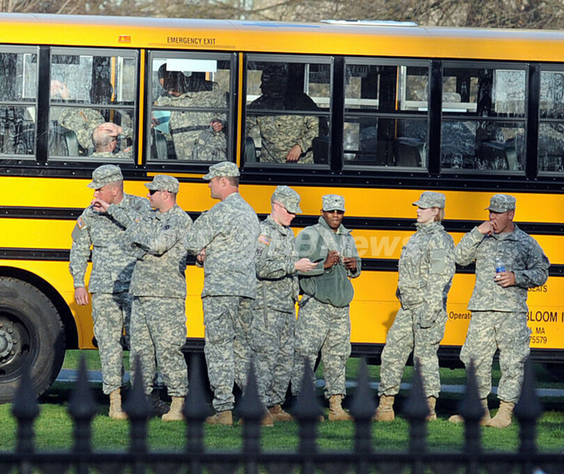 ボストン・マラソンで複数の爆発、3人死亡 100人超負傷