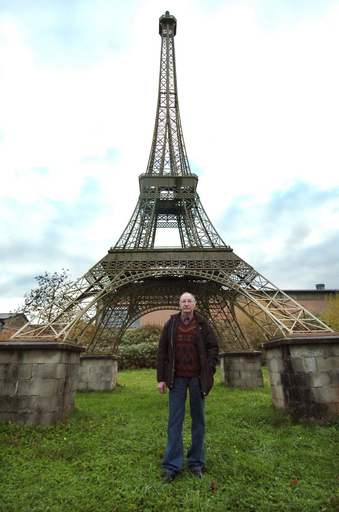 高さ17メートルのエッフェル塔レプリカ、価格は約370万円 写真3枚 国際