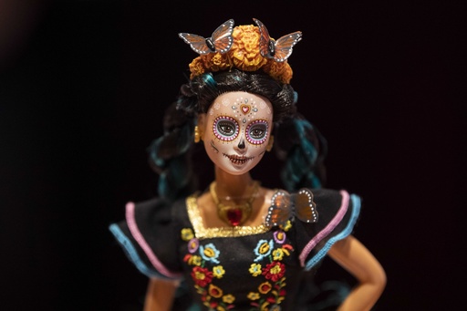 メキシコ伝統「死者の日」にちなんだバービー発表、文化盗用との ...