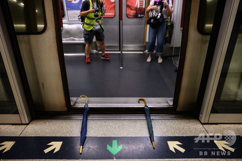 香港でゼネスト呼び掛け、地下鉄の運行妨害 中高生も「人間の鎖」 香港でゼネスト呼び掛け、地下鉄の運行妨害 中高生も「人間の鎖」