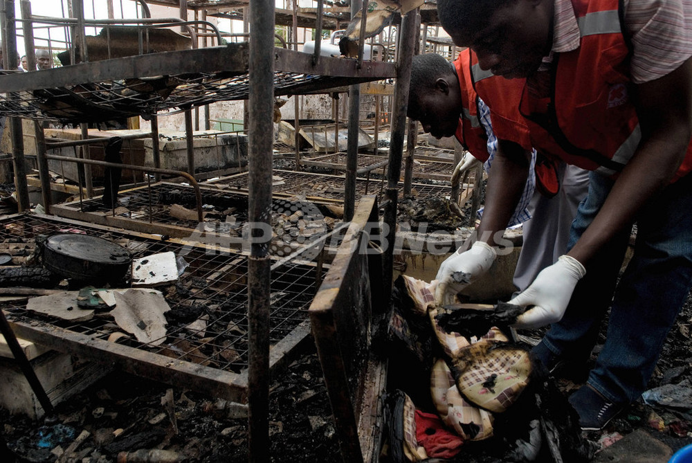 ウガンダの学生寮で火事 19人焼死 写真6枚 国際ニュース Afpbb News