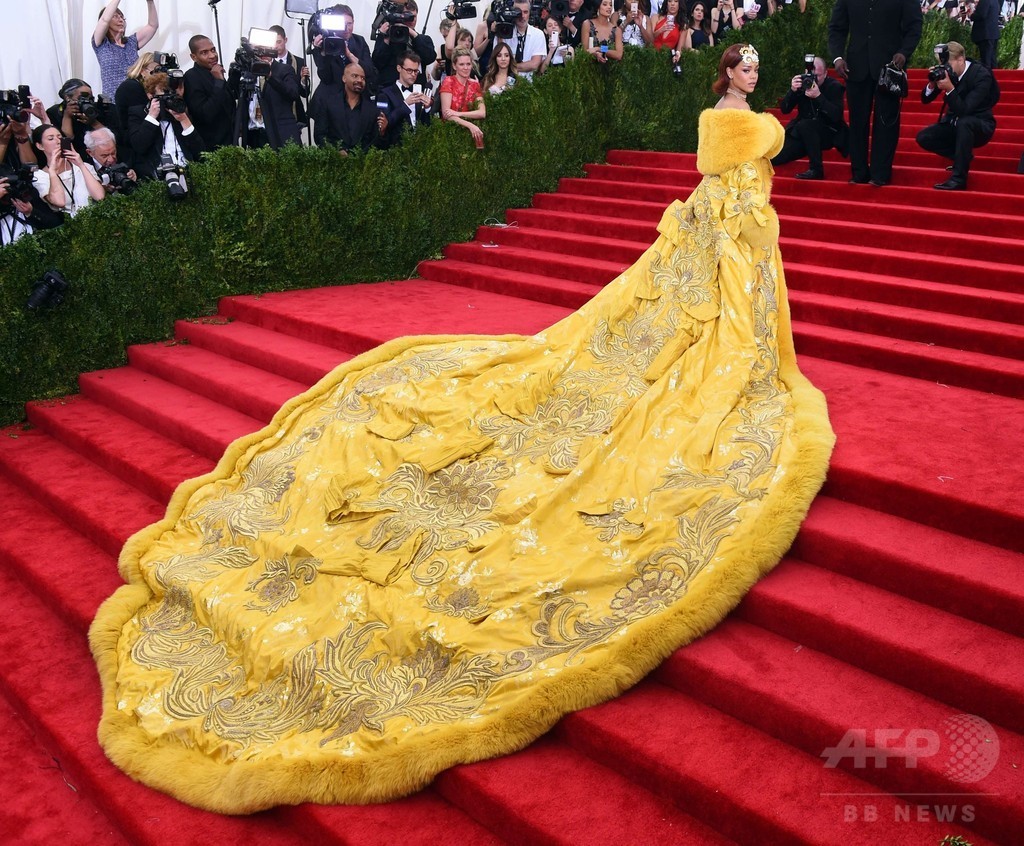 メット・ガラに豪華ドレスのセレブたち登場