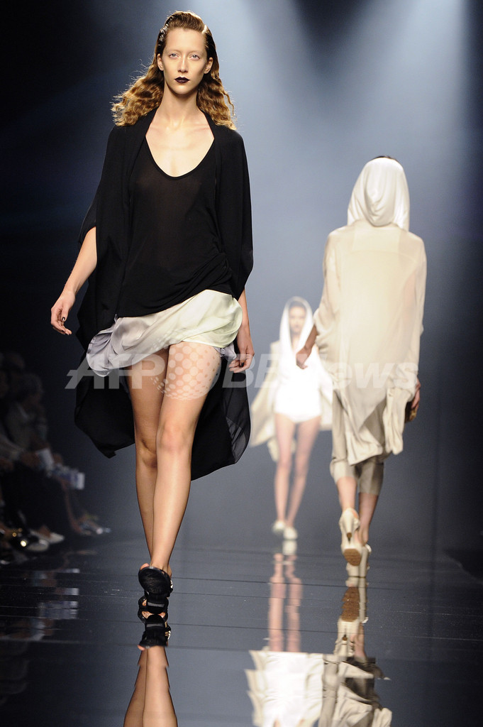 ＜10年春夏ミラノ・コレクション＞アンテプリマ、新作を発表