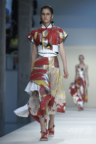 ブランド20周年記念を花々でお祝い、「マルニ」15年春夏