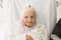 南アフリカ・タウズリバーの老人ホームで、118歳の誕生日を迎えたマーガレット・マリッツさん（2024年9月27日撮影）。(c)RODGER BOSCH / AFP
