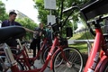 ロシア・モスクワ（Moscow）の自転車シェアリングサービスの自転車置き場（2013年5月30日撮影）。(c)AFP/ANDREY SMIRNOV