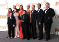 米ロサンゼルス（Los Angeles）で行われた第63回プライムタイム・エミー賞（Primetime Emmy Awards）授賞式で連続コメディー部門の作品賞を受賞した「モダン・ファミリー（Modern Family）」のキャストたち（2011年9月18日撮影）。(c)AFP/Getty Images/Frazer Harrison
