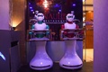 ネパールの首都カトマンズにあるレストラン「ナウロ」で働くロボットウエーター「ジンジャー」（2018年10月23日撮影）。(c)Prakash MATHEMA / AFP