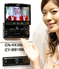 都内でパナソニック（Panasonic）が公開した、ブルーレイディスク（BD）プレーヤーと7V型ワイドXGA（1280×720ドット）ディスプレーを搭載したカーナビ「ストラーダ（Strada）」の新製品（2009年4月22日撮影）。(c)AFP/Yoshikazu TSUNO