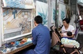 絵の制作に励む大芬村の絵師（2018年10月29日撮影）。(c)CNS/張煒