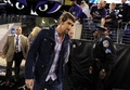 12NFLは23日、各地で第3週の試合が行われ、ボルティモア・レイヴンズ（Baltimore Ravens）が31-30でニューイングランド・ペイトリオッツ（New England Patriots）を下した。

試合観戦に訪れた競泳のマイケル・フェルプス（Michael Phelps、2012年9月23日撮影）。(c)AFP/Getty Images/Patrick Smith