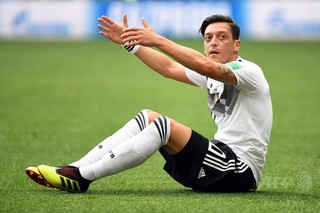エジルがドイツ代表引退、「負けると私は移民」と連盟を痛烈批判 エジルがドイツ代表引退、「負けると私は移民」と連盟を痛烈批判