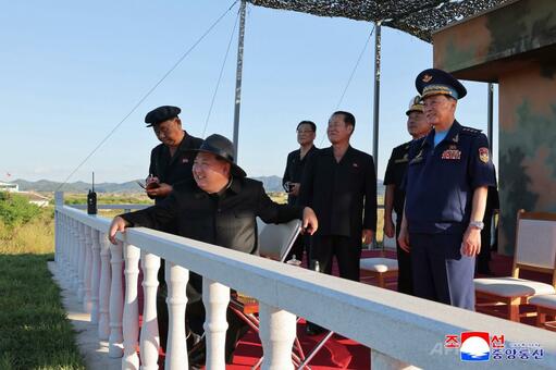 北朝鮮の金正恩氏、無人機試験を視察 AI活用を指示 写真5枚 国際