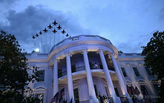 ホワイトハウスの庭で総合格闘技、80歳になったトランプ氏熱狂 写真15