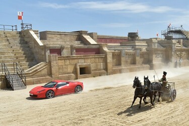 戦闘馬車vs.フェラーリ、『ベン・ハー』のレース再現 イタリア 写真5枚