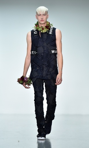 ネイビーでまとめたシックなスタイル、「マシュー ミラー」15年春夏メンズ