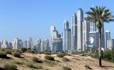 ドバイの高層マンションで火災、79階建て 50階から出火か