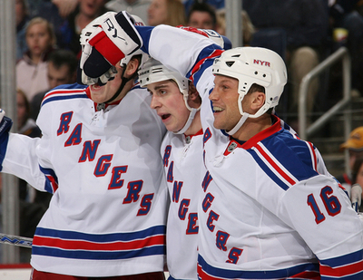 レンジャーズ セイバーズに競り勝つ