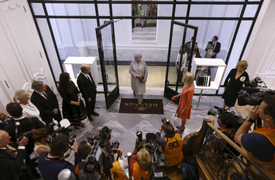 NATO初日、各国首相夫人らが「デルヴォー」視察