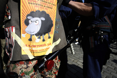 スイス総選挙　右派政党の国民党が歴史的勝利