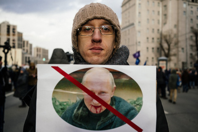 無許可デモ隊は刑務所で「丸刈りにされれば」 プーチン氏が発言