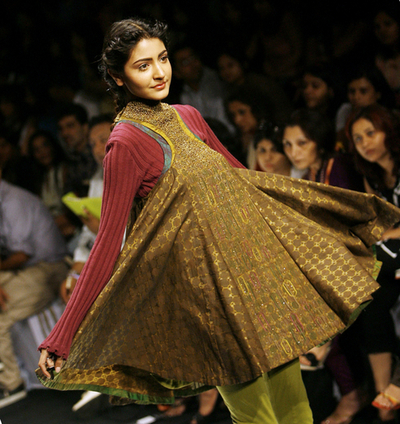 ＜07/08年秋冬ラクメ・ファッション・ウィーク＞キラン・ウタム・ゴーシュ、新作を発表 - インド
