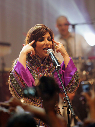 シリア人歌手のAssala Nasri、アルジェでラマダンを祝う音楽イベントに登場