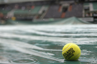 ナダルの試合は降雨順延、全仏オープン