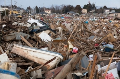 英ロイズ、相次ぐ大規模自然災害で前期赤字