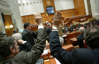 大統領の職務停止を議会で投票 - ルーマニア