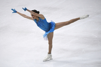 メドベデワとフェルナンデスがSP首位発進、フランス杯