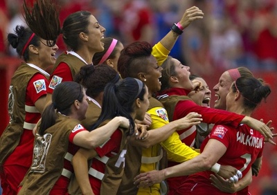 開催国カナダが8強入り、女子サッカーW杯