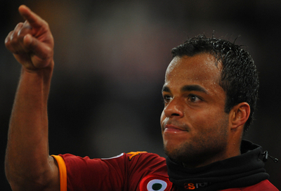 ローマ ホームでレッジーナを降す