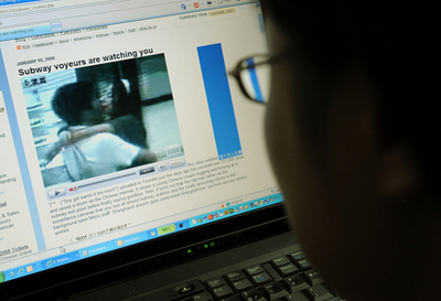 上海のカップル、地下鉄会社を提訴・キス映像ネットに流出