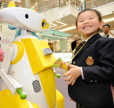 名前を呼んでくれるコミュニケーションロボットが登場　福岡