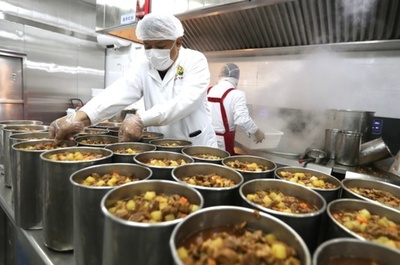 「学生の口から食を奪うな」 給食腐敗に全国で対処