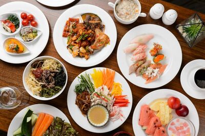 床に食材散乱、ソースにカビ、食洗機で肉解凍、喫煙調理…韓国・ビュッフェで深刻な衛生問題