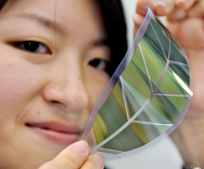 産総研などが次世代太陽電池モジュール試作品を発表