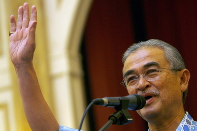 マレーシア首相、辞任要求はねつけ2期目就任