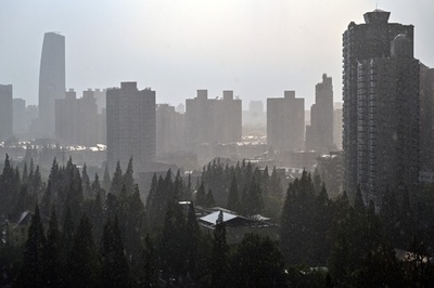 中国・上海市、住宅購入条件を緩和 不動産市場てこ入れ